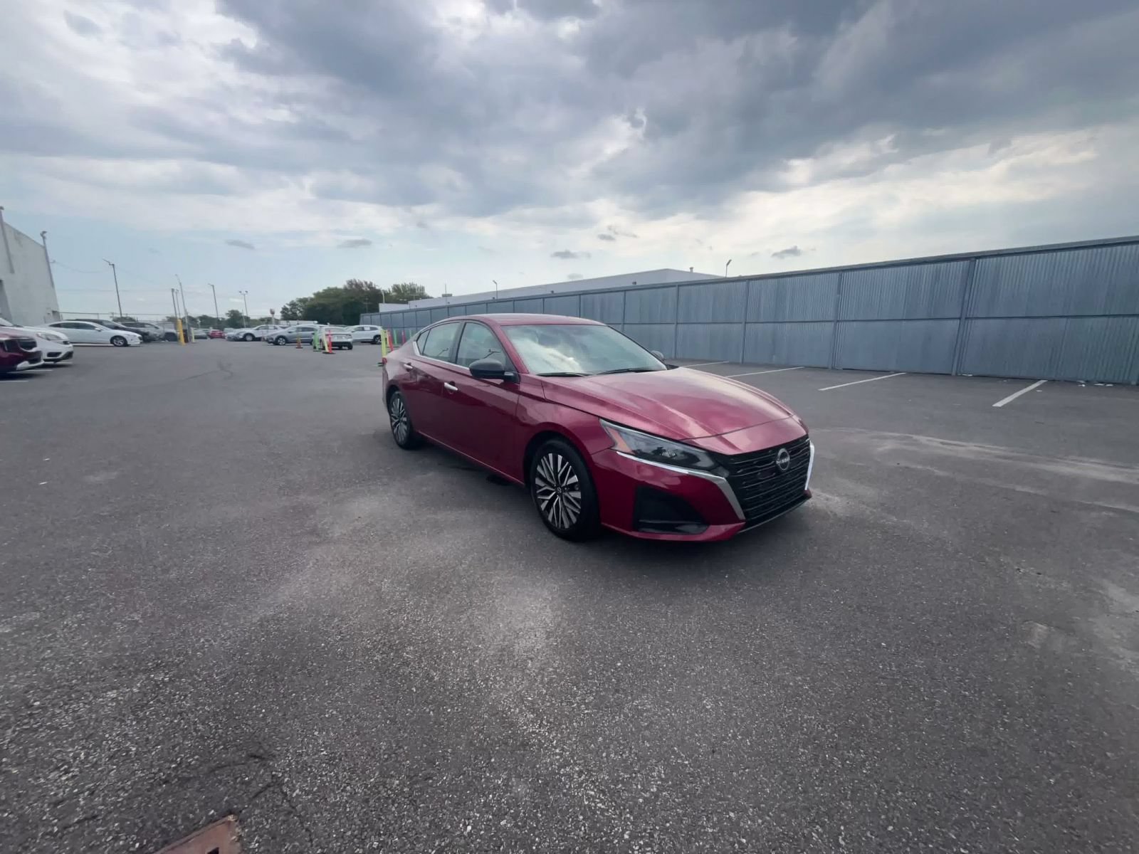 Used 2025 Nissan Altima 2.5 SV FWD image 3