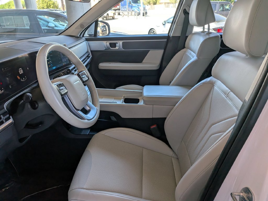 Used 2025 Hyundai Santa Fe SEL AWD/4WD image 12