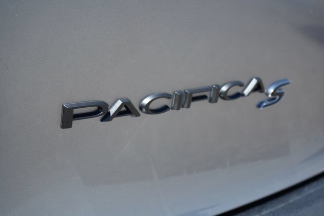 Used 2021 Chrysler Pacifica Limited w/ Uconnect Theater Family Group FWD image 13