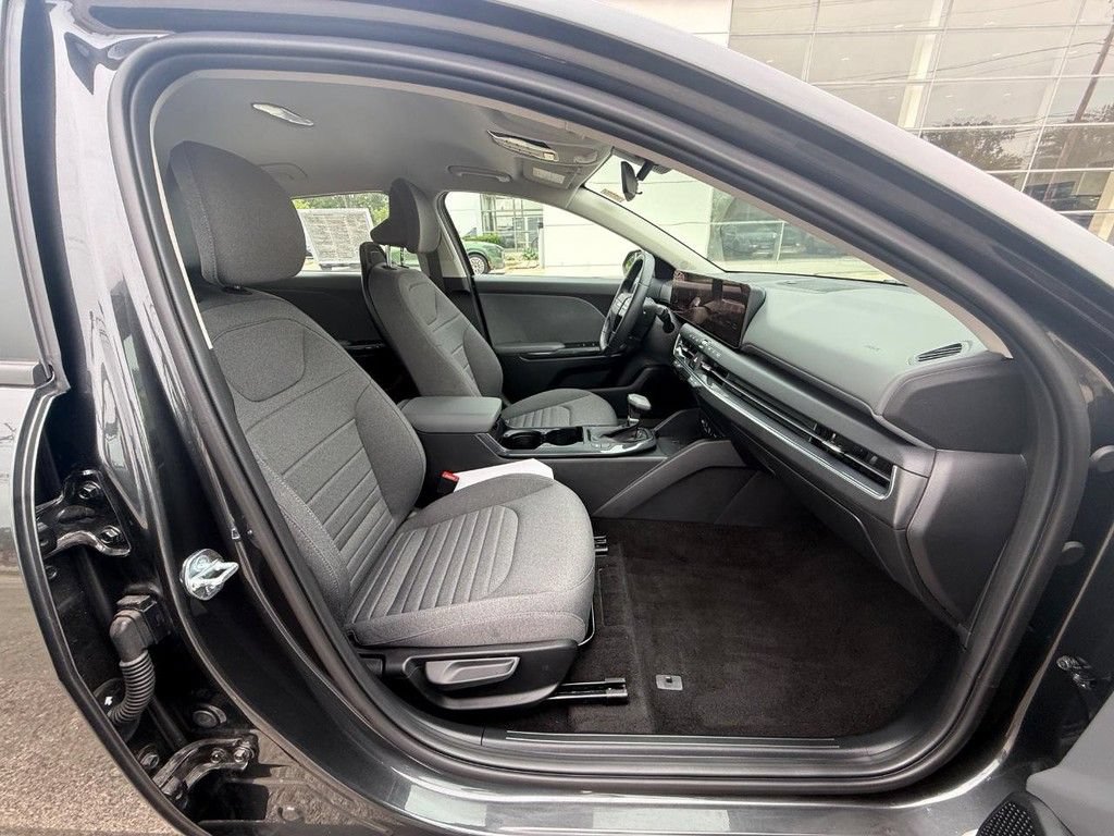 Used 2025 Kia K4 EX FWD image 11