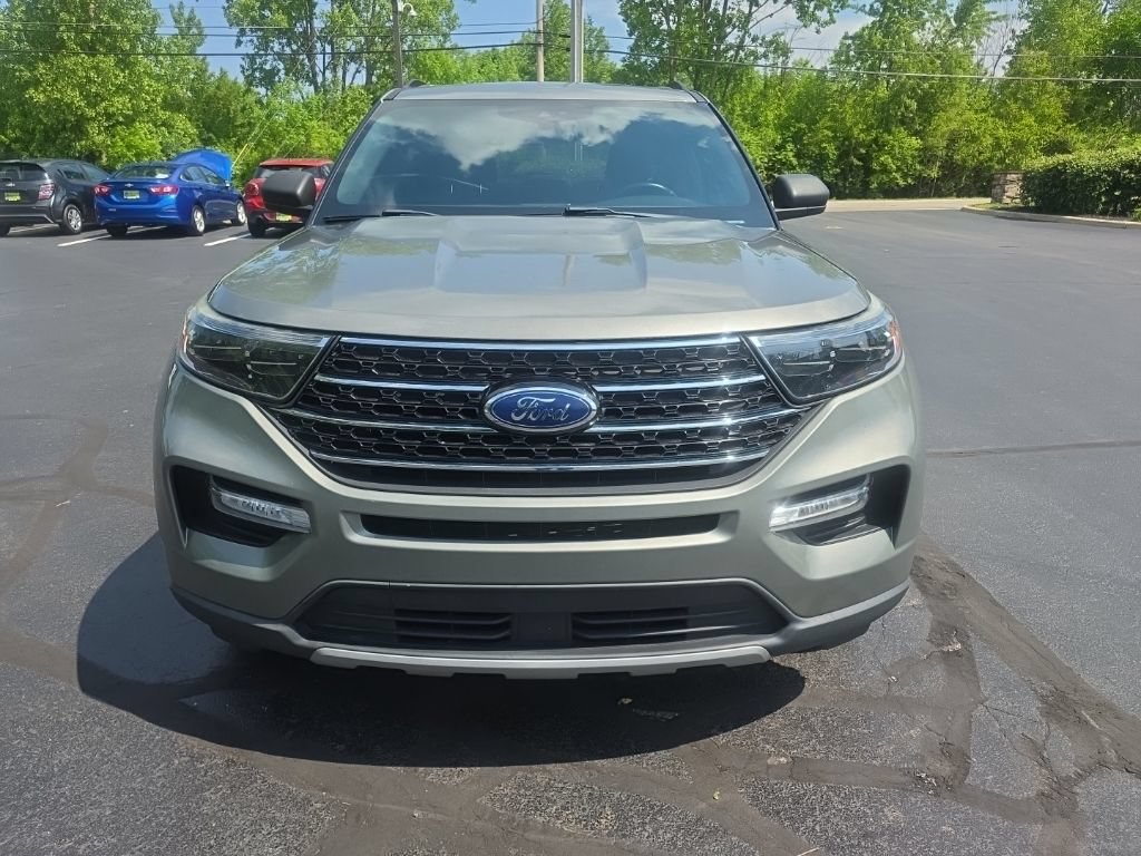 Used 2020 Ford Explorer XLT w/ Equipment Group 202A AWD/4WD image 2
