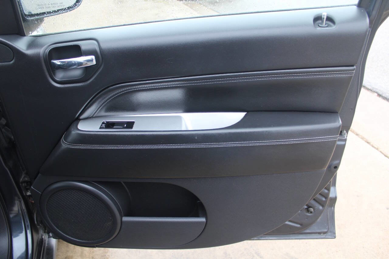 Used 2014 Jeep Compass Latitude AWD/4WD image 6