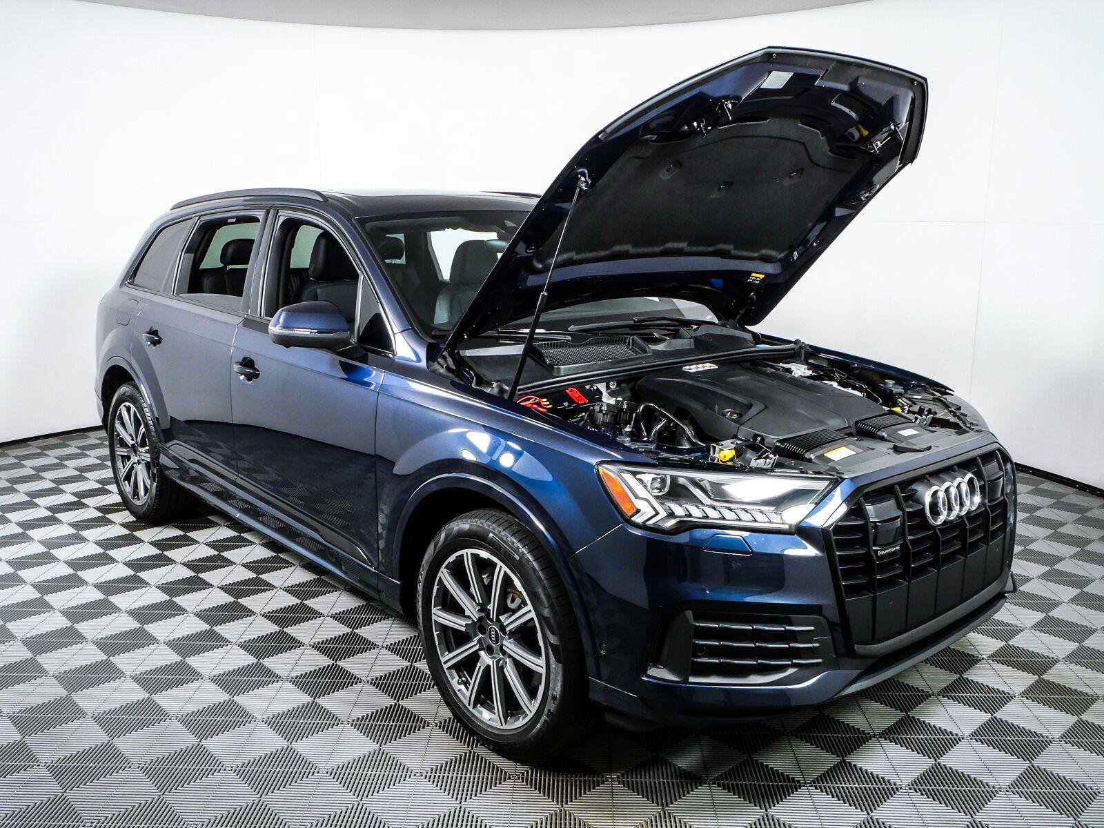 Used 2023 Audi Q7 2.0T Premium Plus w/ Premium Plus Package AWD/4WD image 40