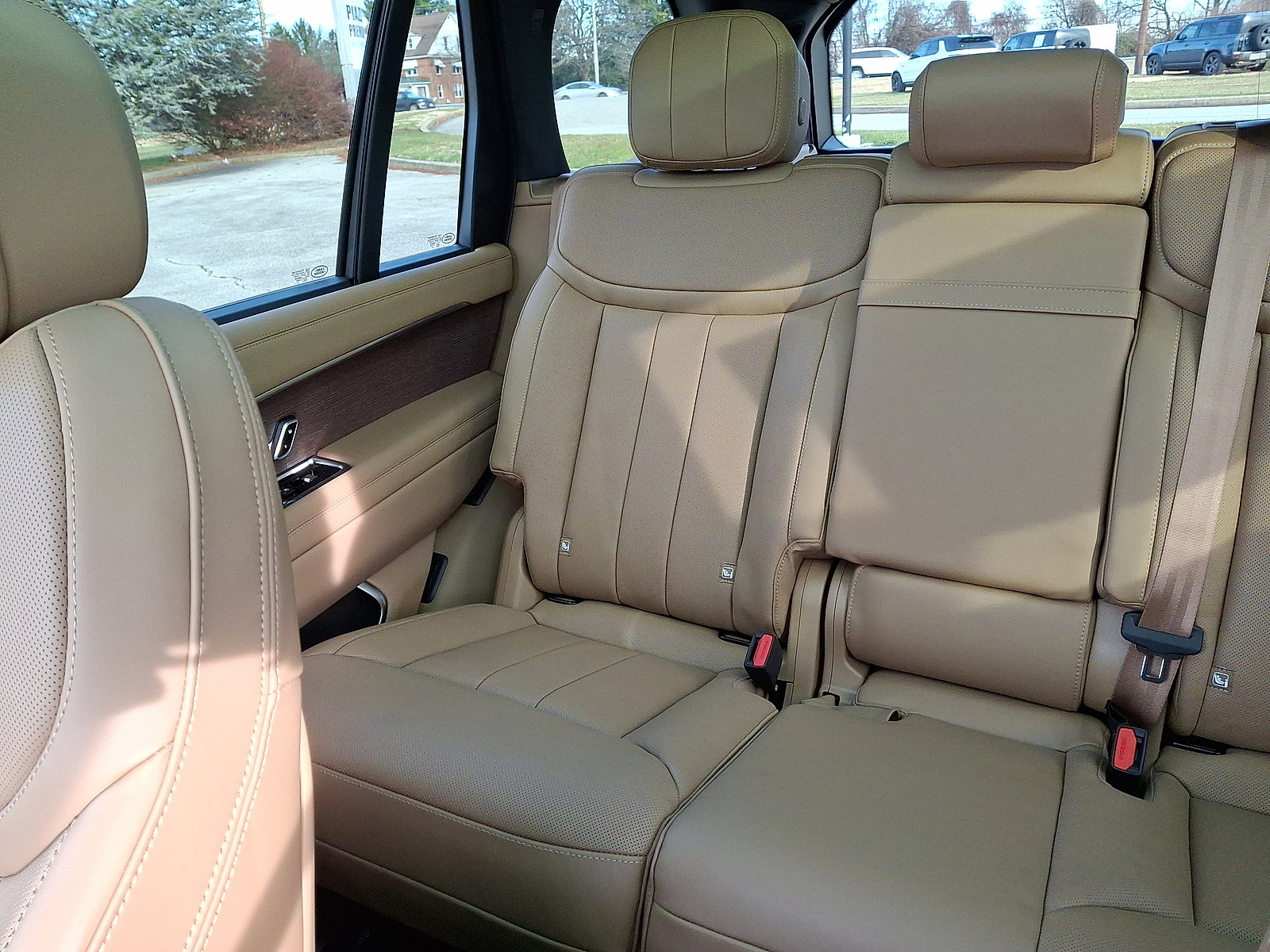 New 2025 Land Rover Range Rover Long Wheelbase SE image 15