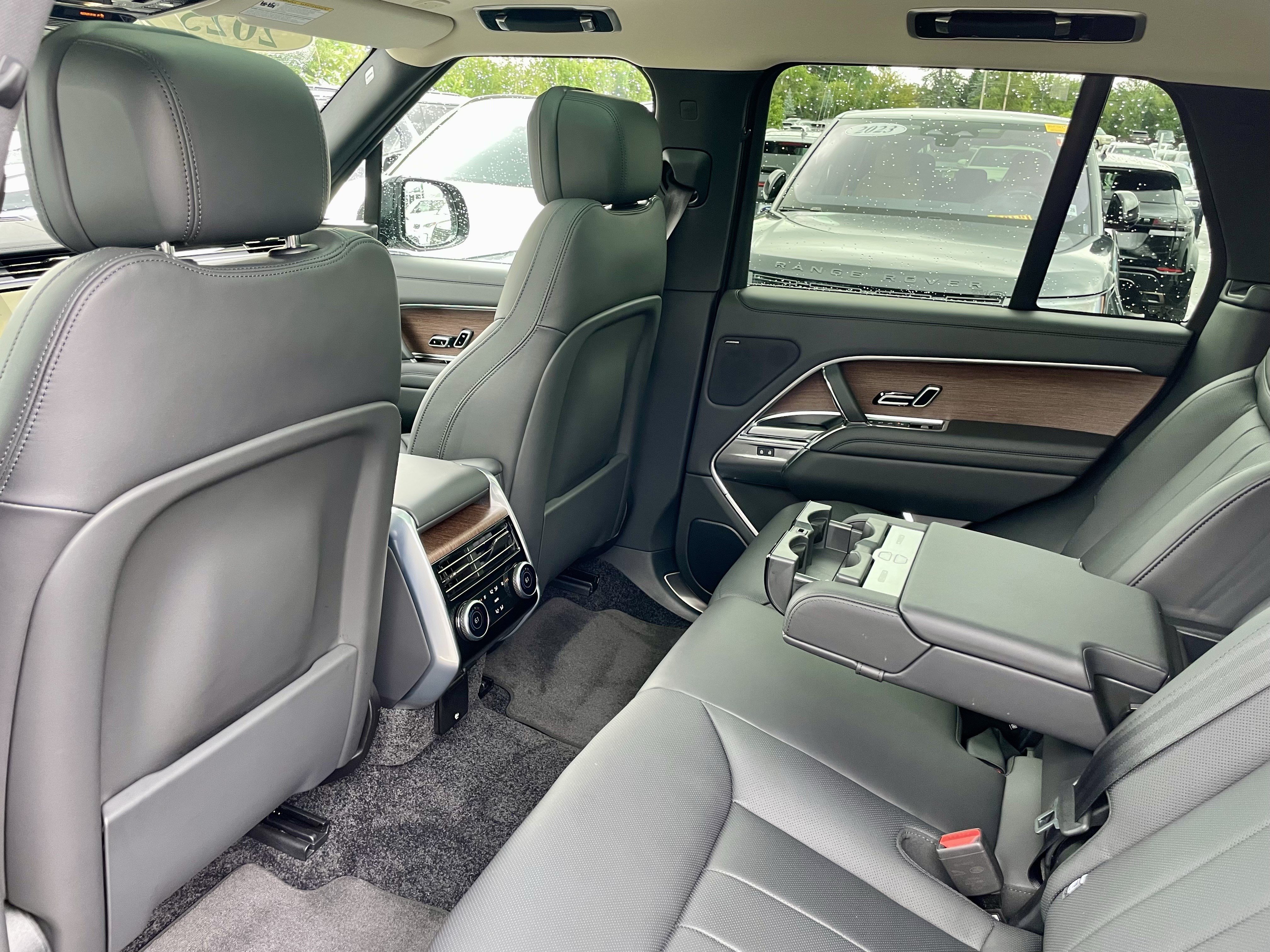 Used 2025 Land Rover Range Rover SE AWD/4WD image 30