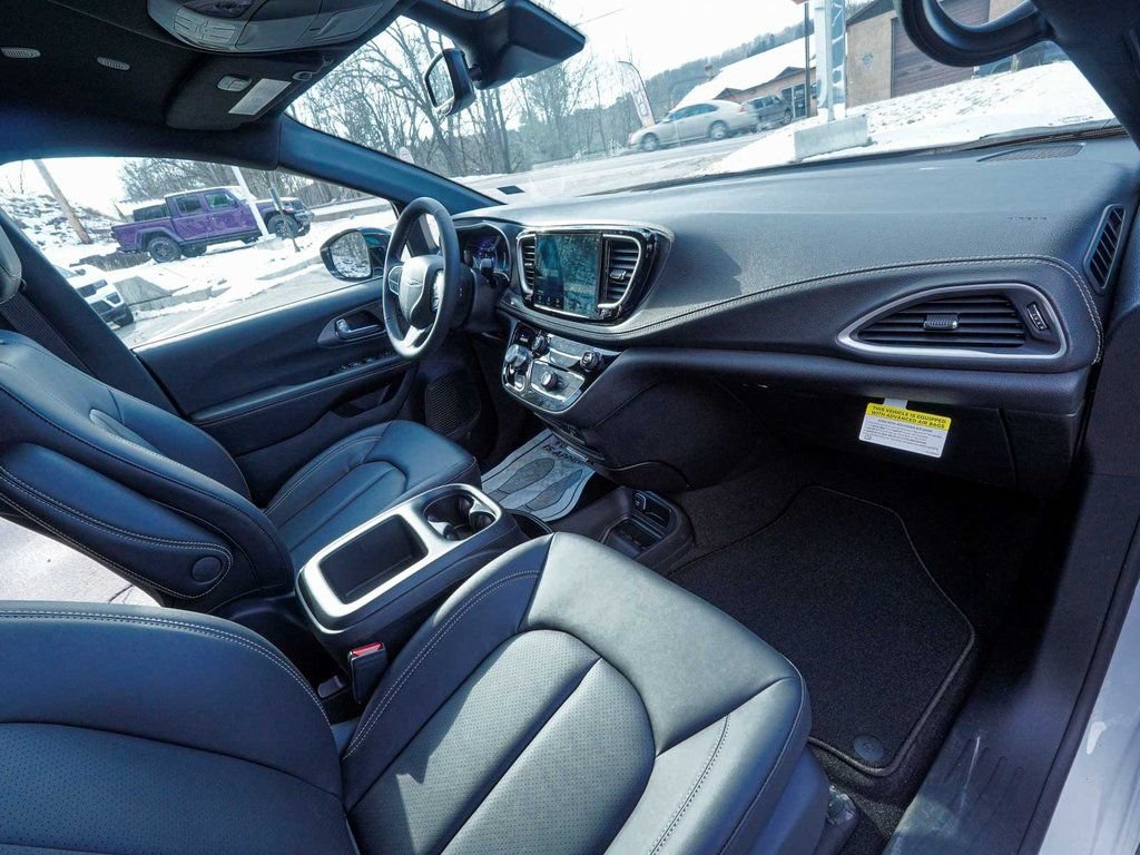 New 2026 Chrysler Pacifica Select FWD image 41