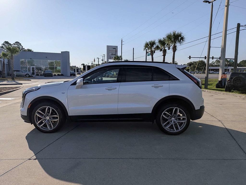 Used 2021 Cadillac XT4 Sport w/ Cold Weather Package FWD image 6