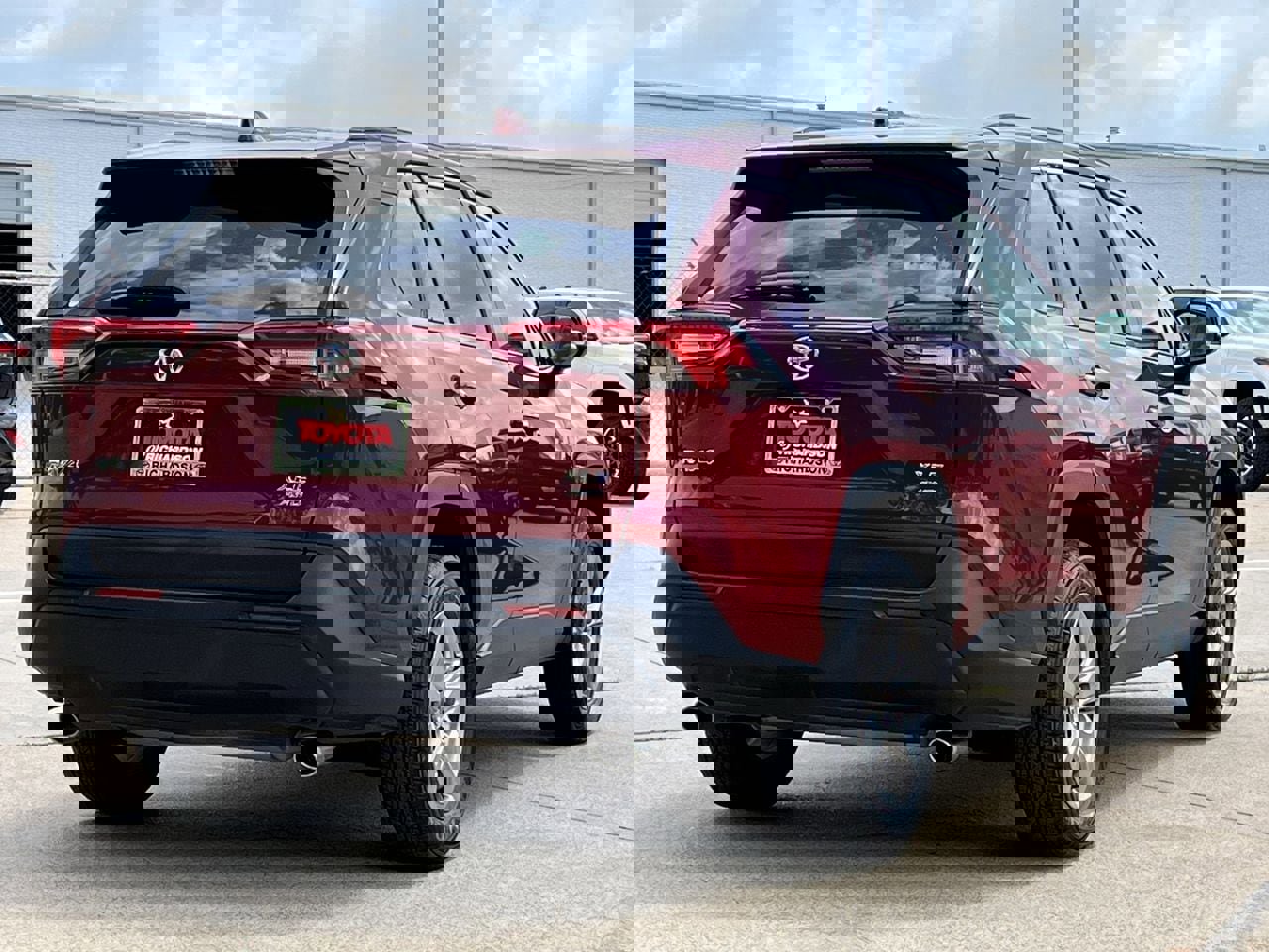 Used 2025 Toyota RAV4 XLE AWD/4WD image 4