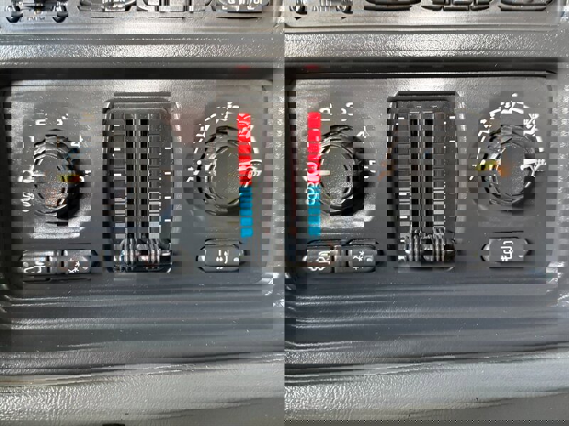 Used 2005 GMC Sierra 1500 SLE w/ Light Duty Power Package image 31