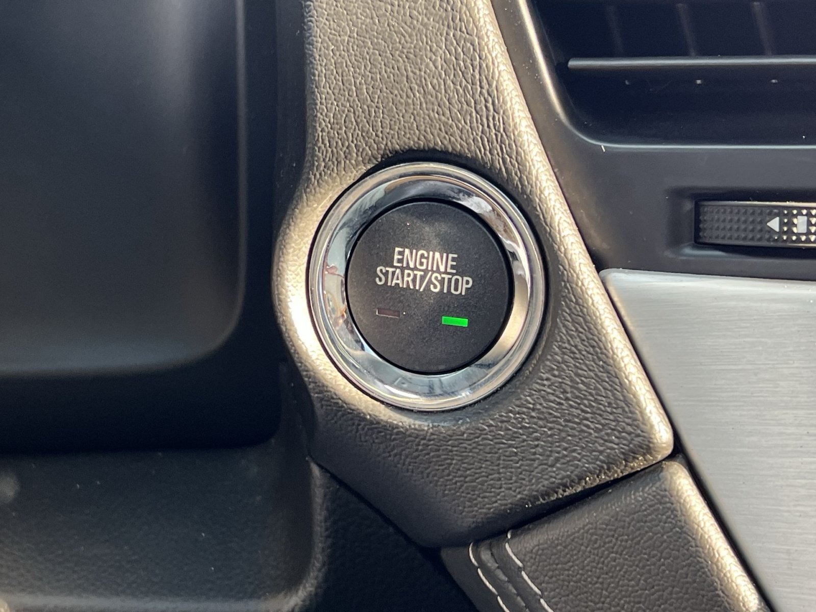 Used 2020 GMC Yukon SLT w/ Open Road Package AWD/4WD image 39