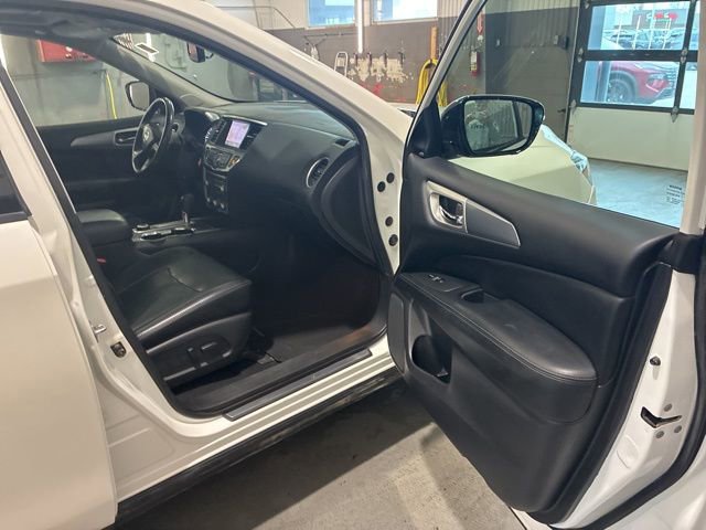 Used 2017 Nissan Pathfinder SL w/ SL Premium Package image 13