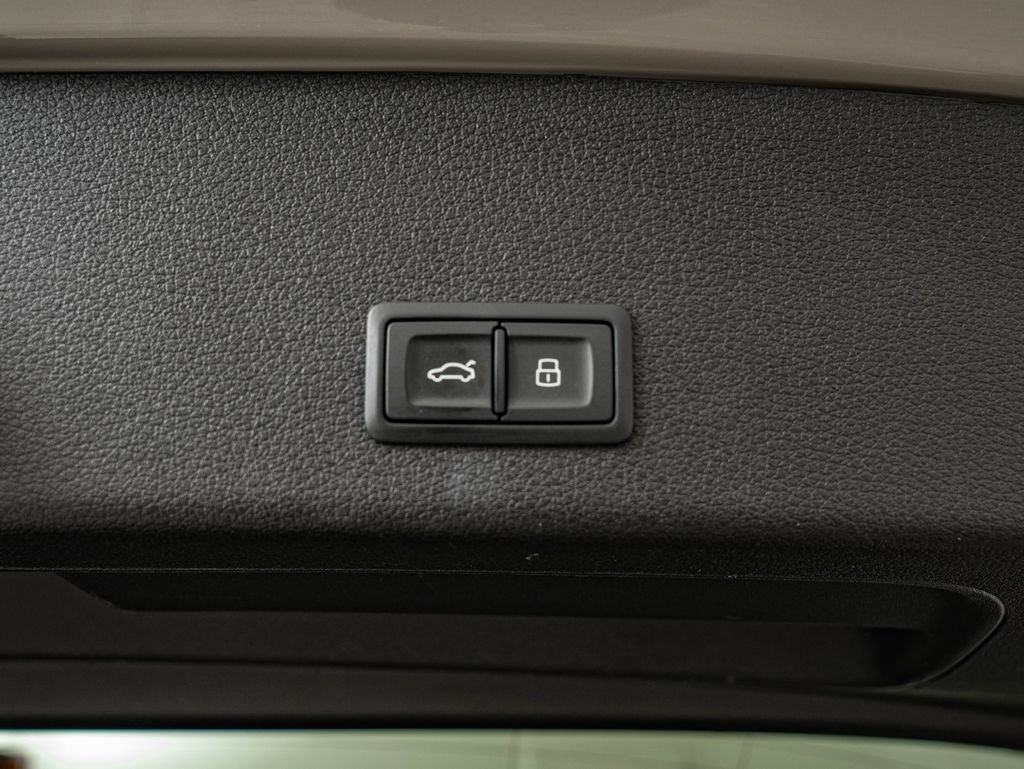 Used 2021 Audi e-tron Premium w/ Convenience Plus Package AWD/4WD image 37