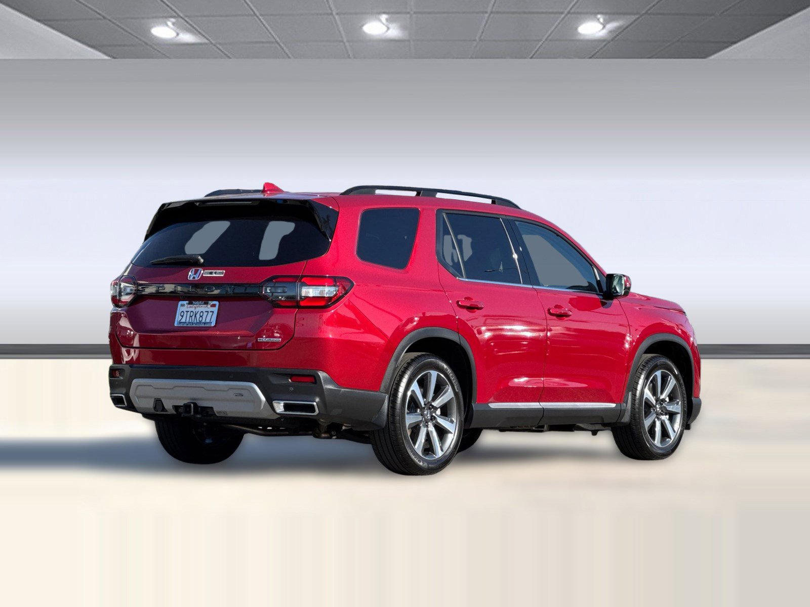 Certified 2025 Honda Pilot Touring image 8