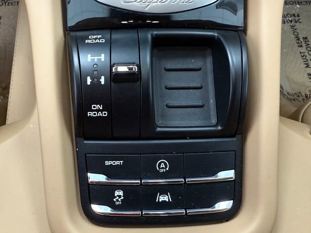 Used 2017 Porsche Cayenne w/ Premium Plus Package AWD/4WD image 12