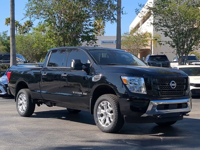 Used 2024 Nissan Titan SV w/ SV Convenience Package image 2
