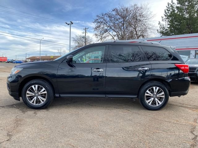 Used 2017 Nissan Pathfinder S image 2