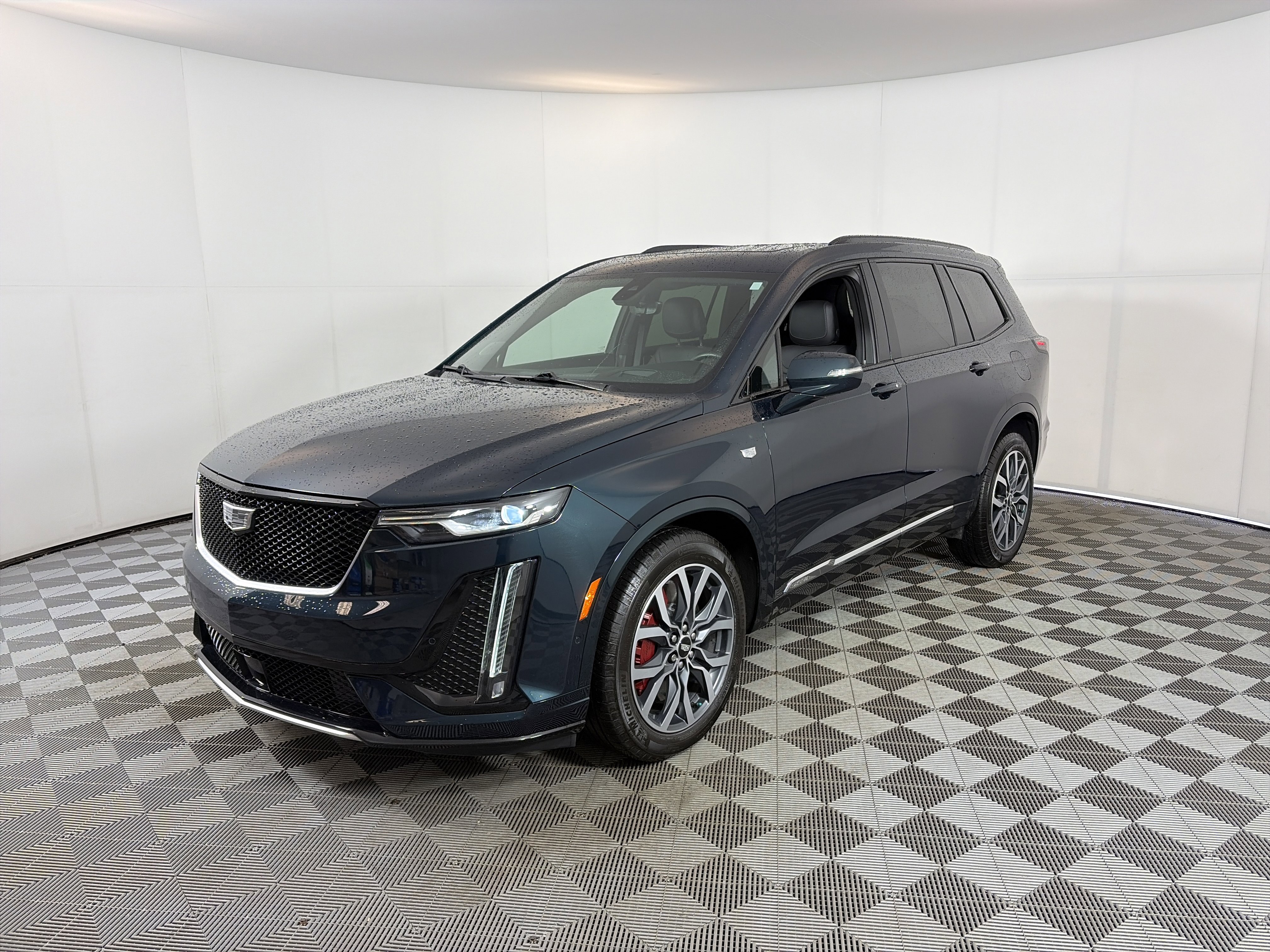 Certified 2024 Cadillac XT6 Sport w/ Technology Package AWD/4WD image 2