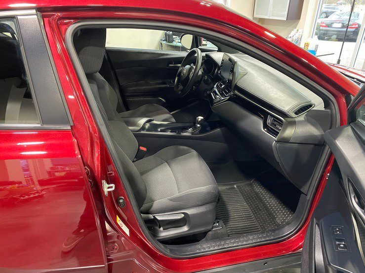 Used 2019 Toyota C-HR LE image 18