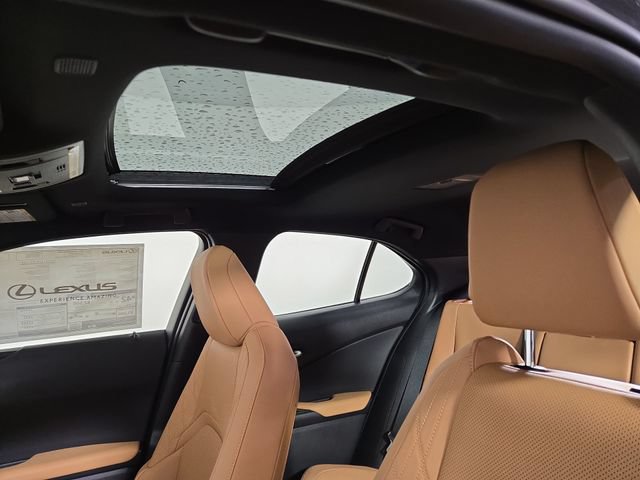 New 2026 Lexus UX 300h AWD image 32