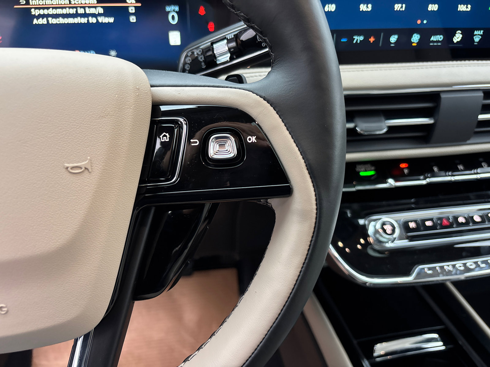 New 2026 Lincoln Corsair Reserve image 18