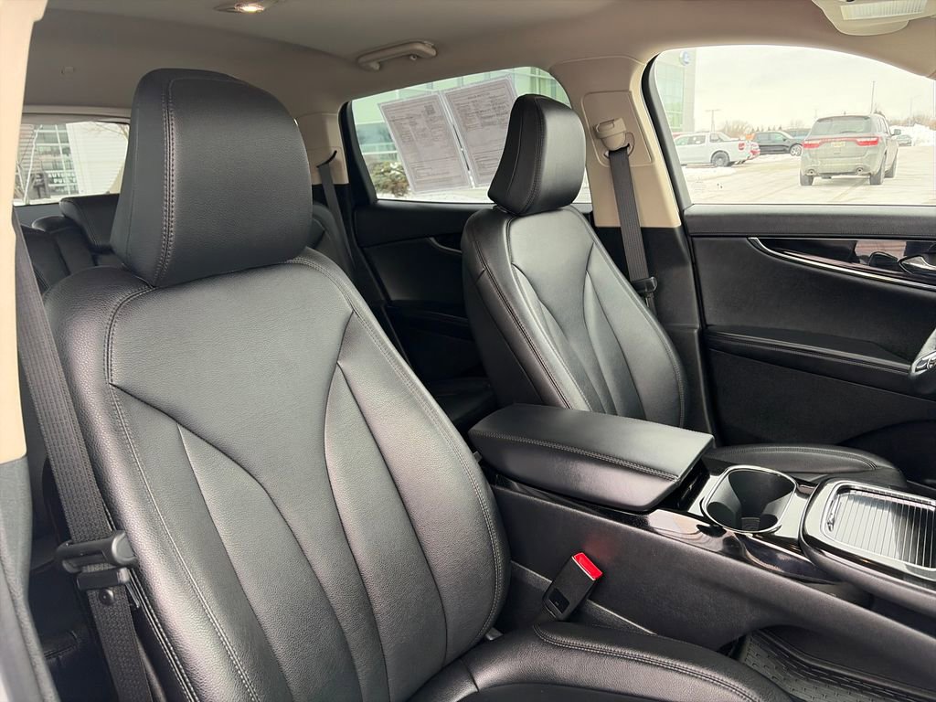 Used 2022 Lincoln Nautilus Standard w/ Premium Package image 13