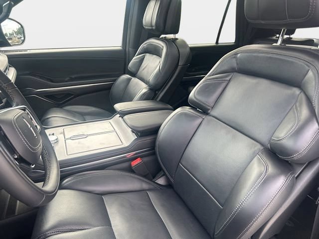 New 2026 Lincoln Navigator Reserve w/ Jet Appearance Package AWD/4WD image 13