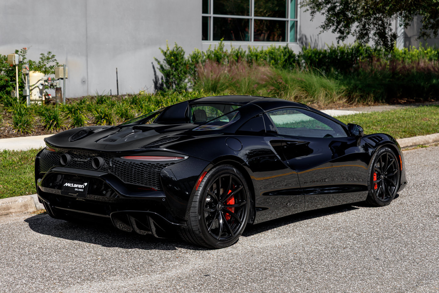 Used 2026 McLaren Artura Spider RWD image 22