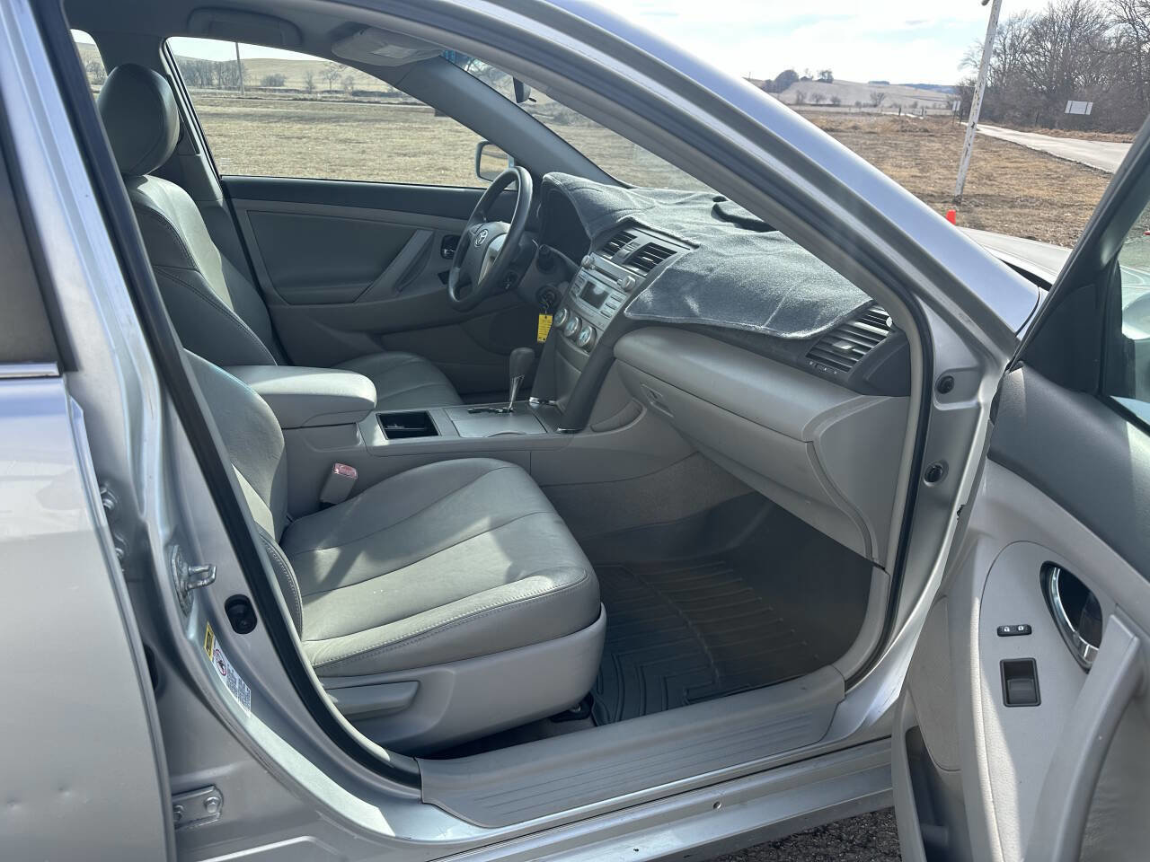 Used 2009 Toyota Camry LE image 16