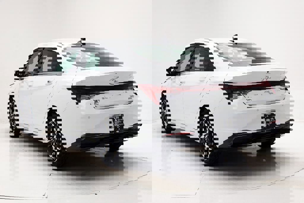 Used 2023 Hyundai Elantra Limited image 6