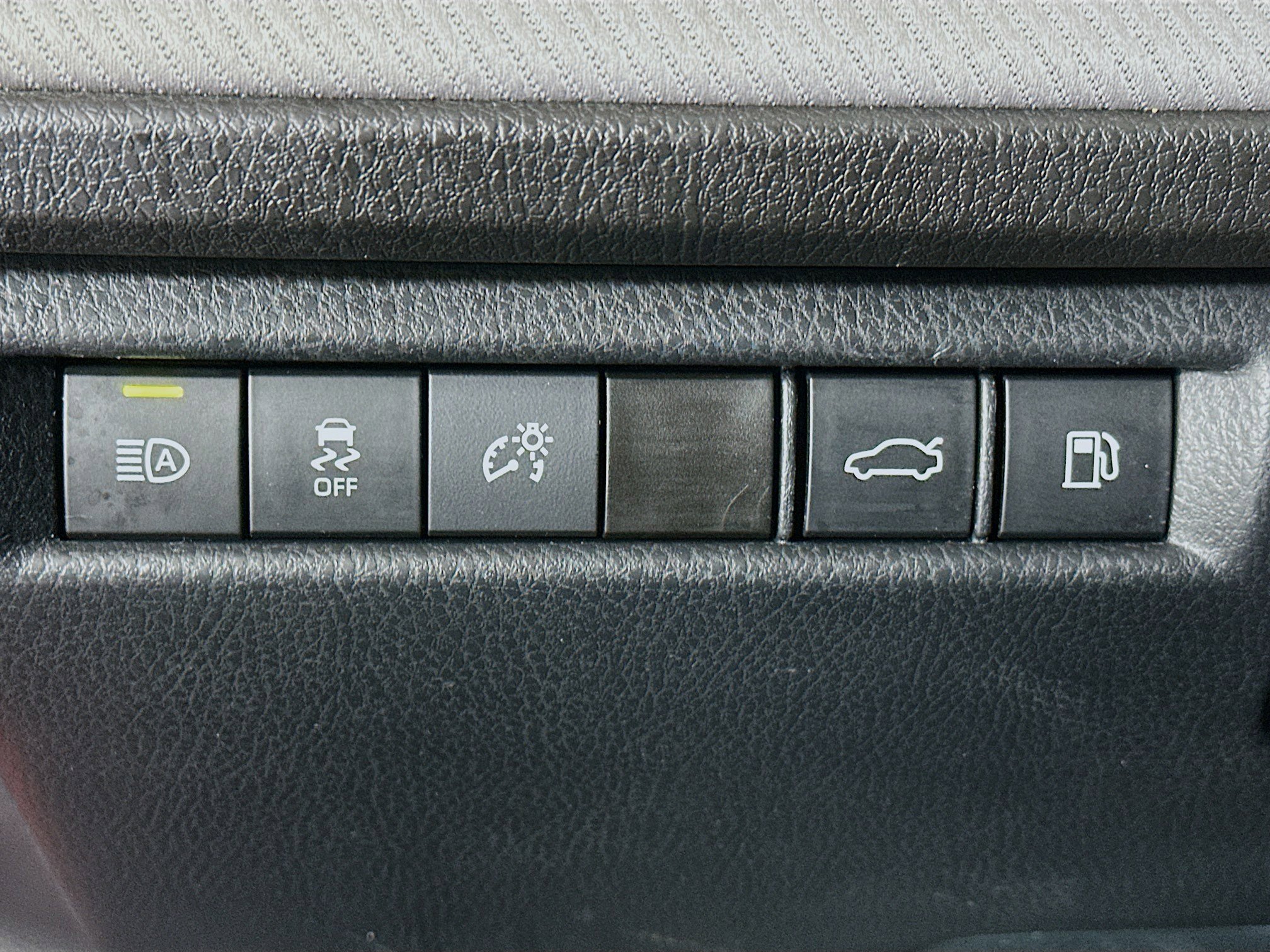 Used 2025 Toyota Camry SE image 17