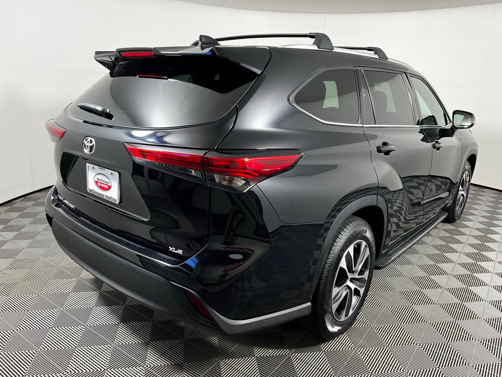 Used 2022 Toyota Highlander XLE FWD image 5