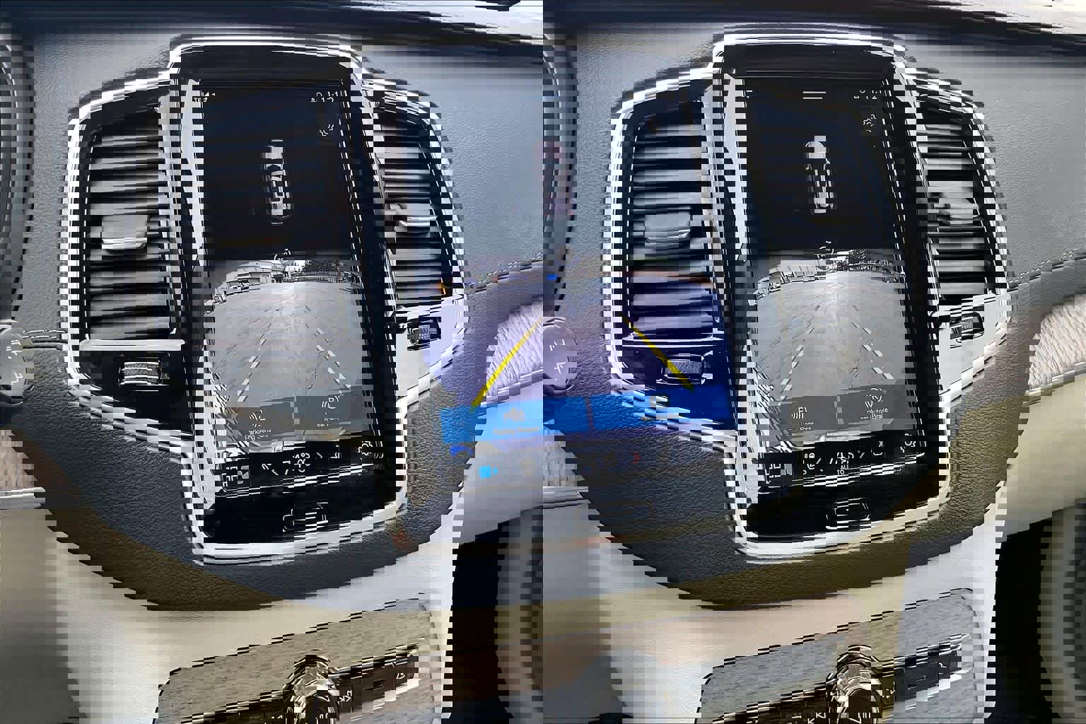 Used 2023 Volvo XC90 T8 Ultimate w/ Protection Package Premier image 24