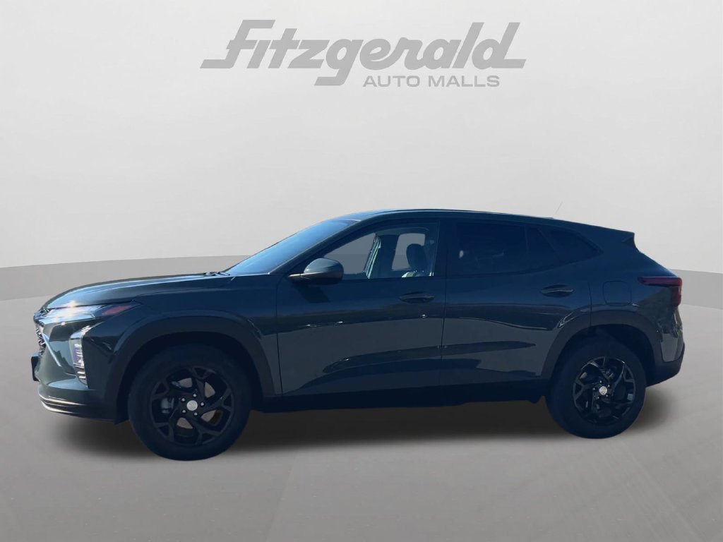 Used 2025 Chevrolet Trax LS w/ LS Convenience Package FWD image 5