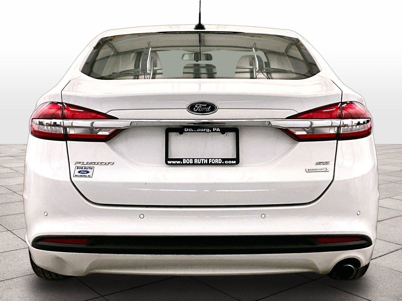 Used 2018 Ford Fusion SE w/ Fusion SE Technology Package image 4