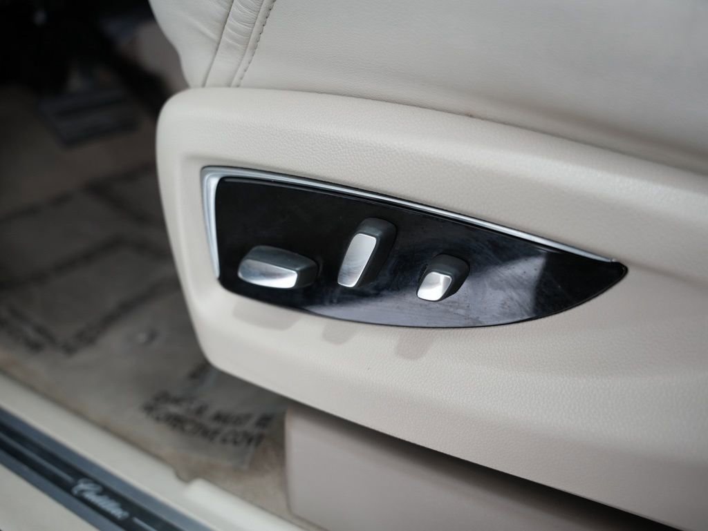 Used 2018 Cadillac Escalade Premium Luxury image 50