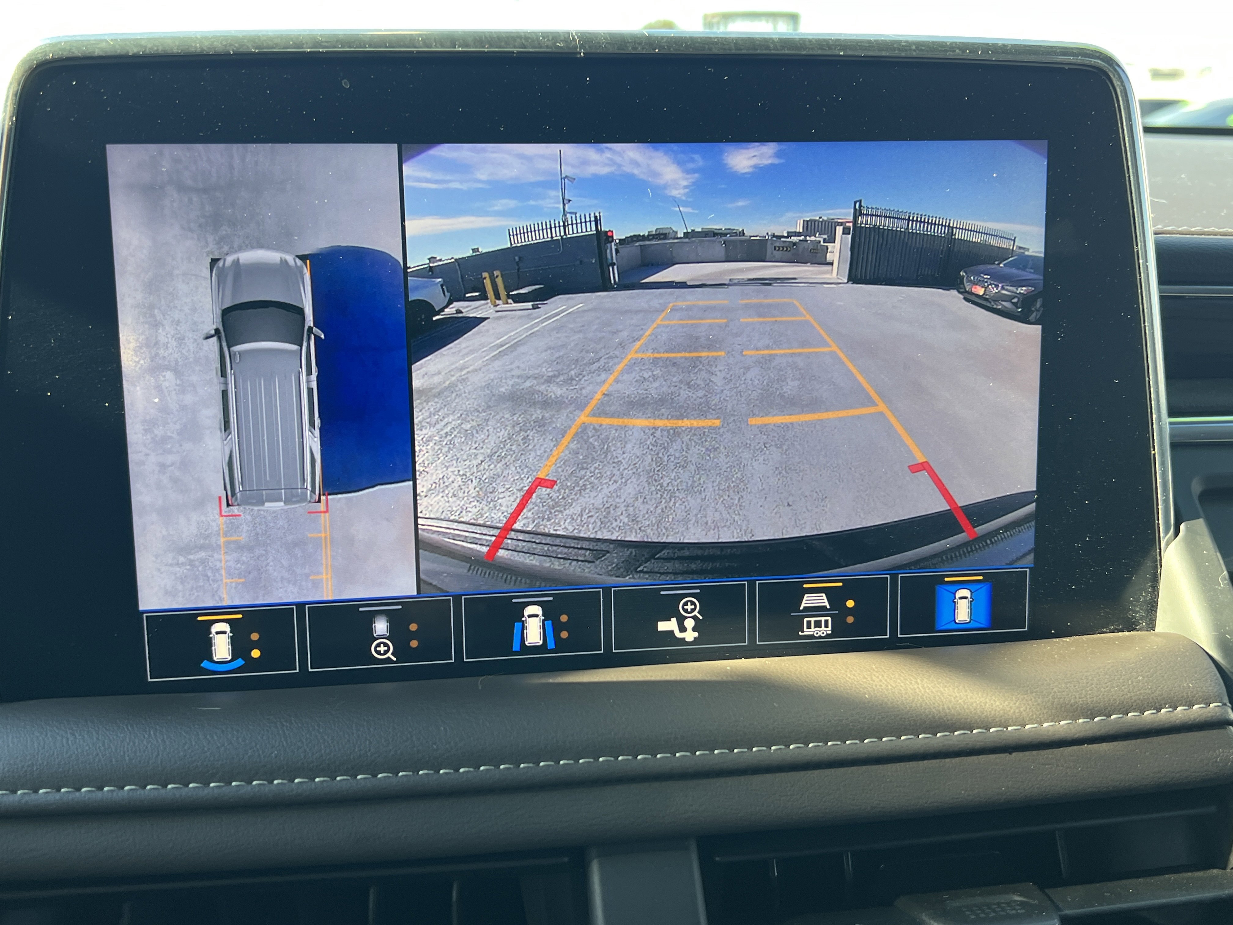 Used 2021 Chevrolet Tahoe LT w/ LT Signature Package image 34