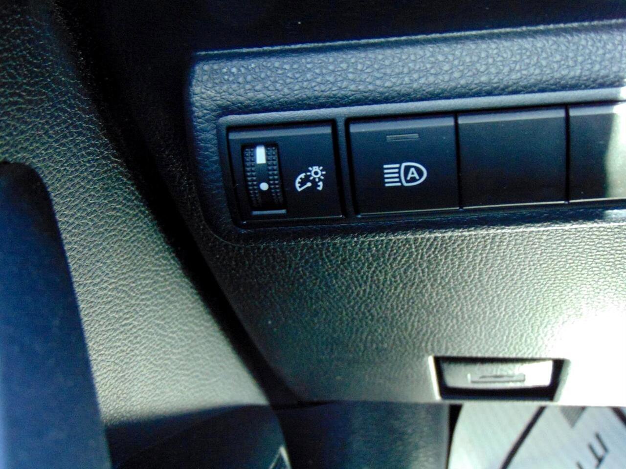 Used 2025 Toyota Corolla LE image 32