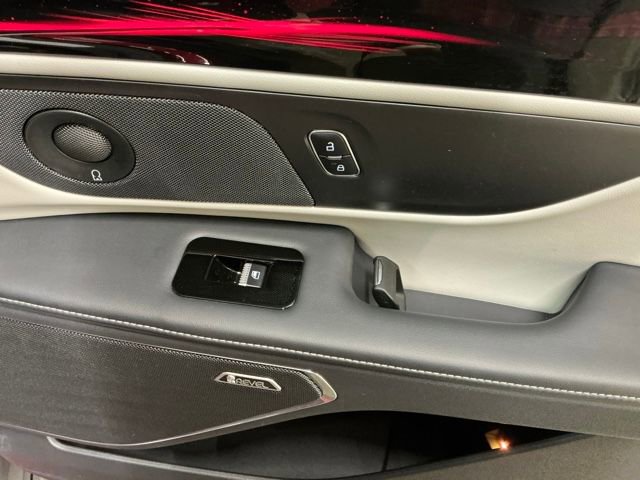 Used 2024 Lincoln Nautilus Premier w/ Equipment Group 102A AWD/4WD image 19