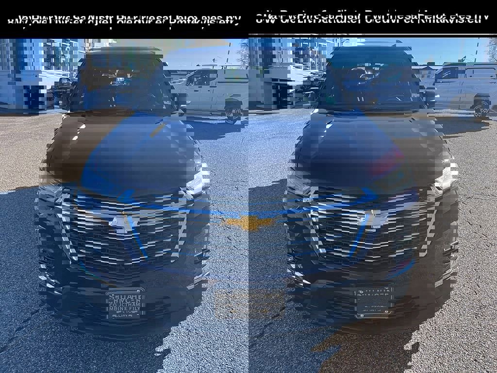 Used 2023 Chevrolet Traverse LT image 2