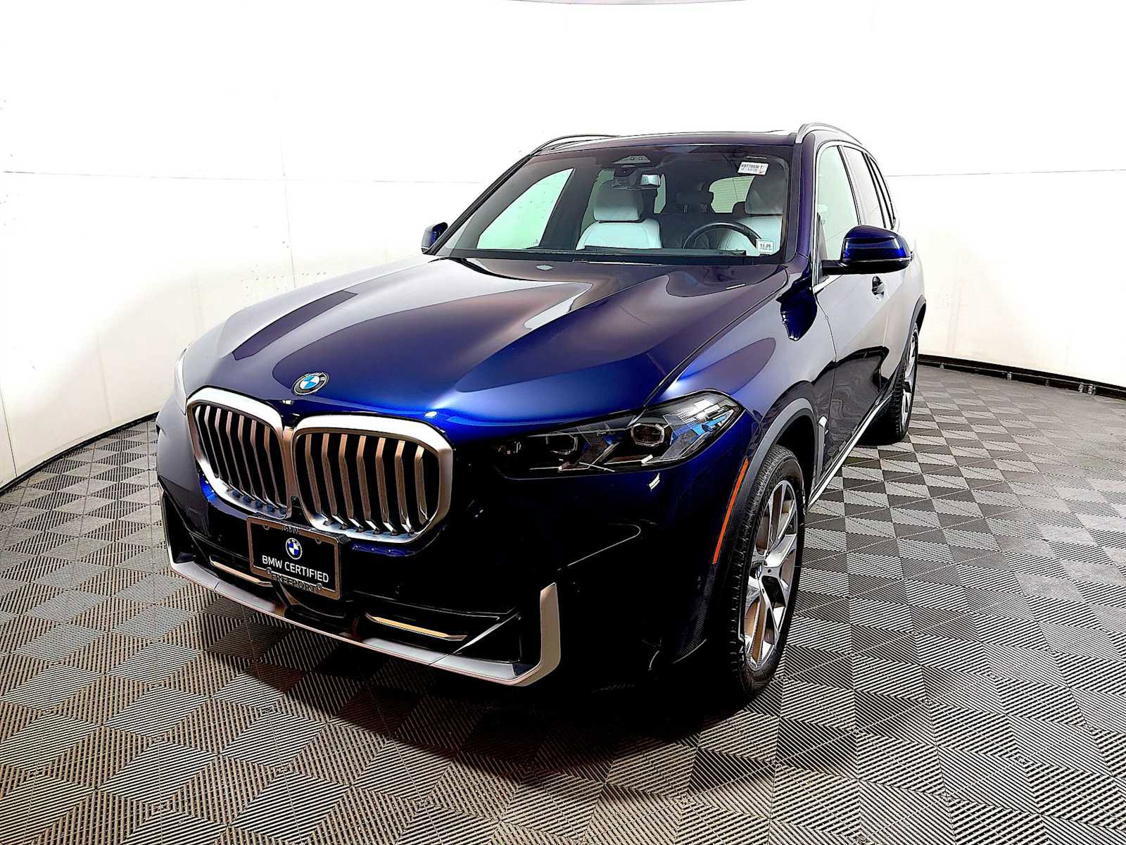 Certified 2024 BMW X5 xDrive40i w/ Premium Package image 3