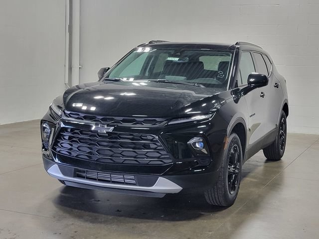 New 2026 Chevrolet Blazer LT w/ Convenience Package FWD image 2