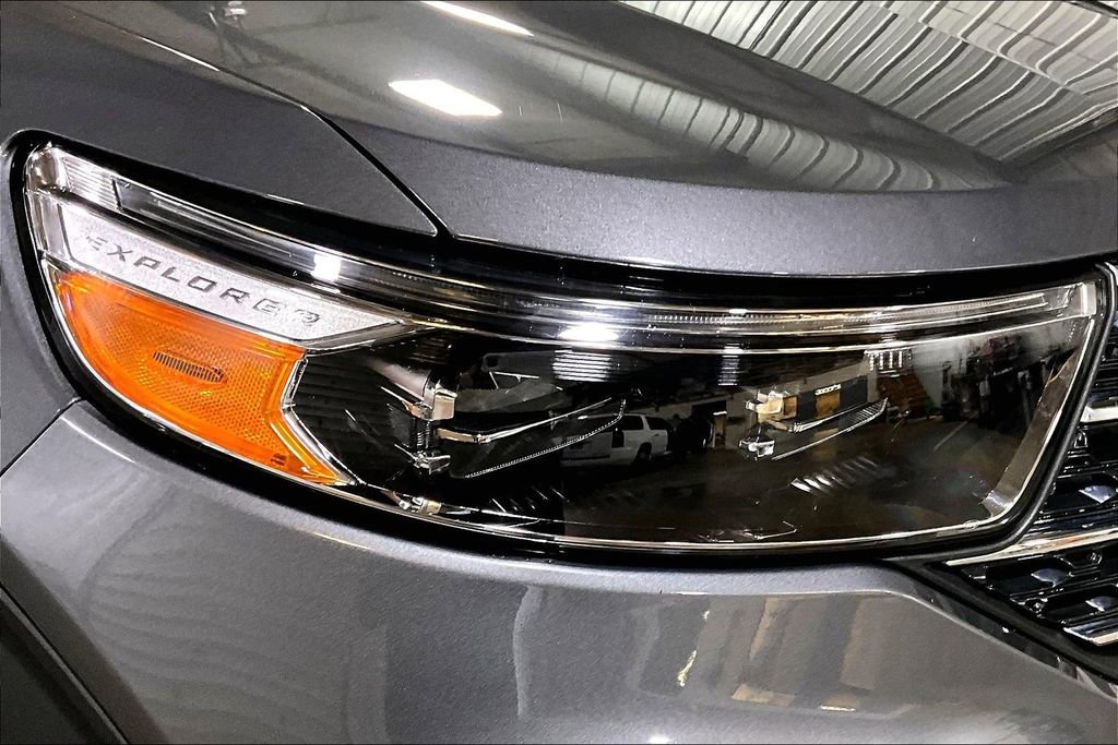 Certified 2023 Ford Explorer XLT w/ Equipment Group 202A image 4