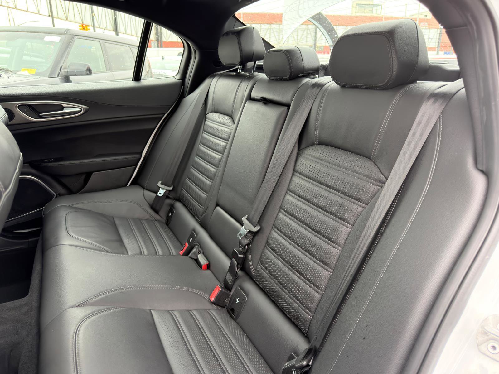 Used 2022 Alfa Romeo Giulia Veloce image 23