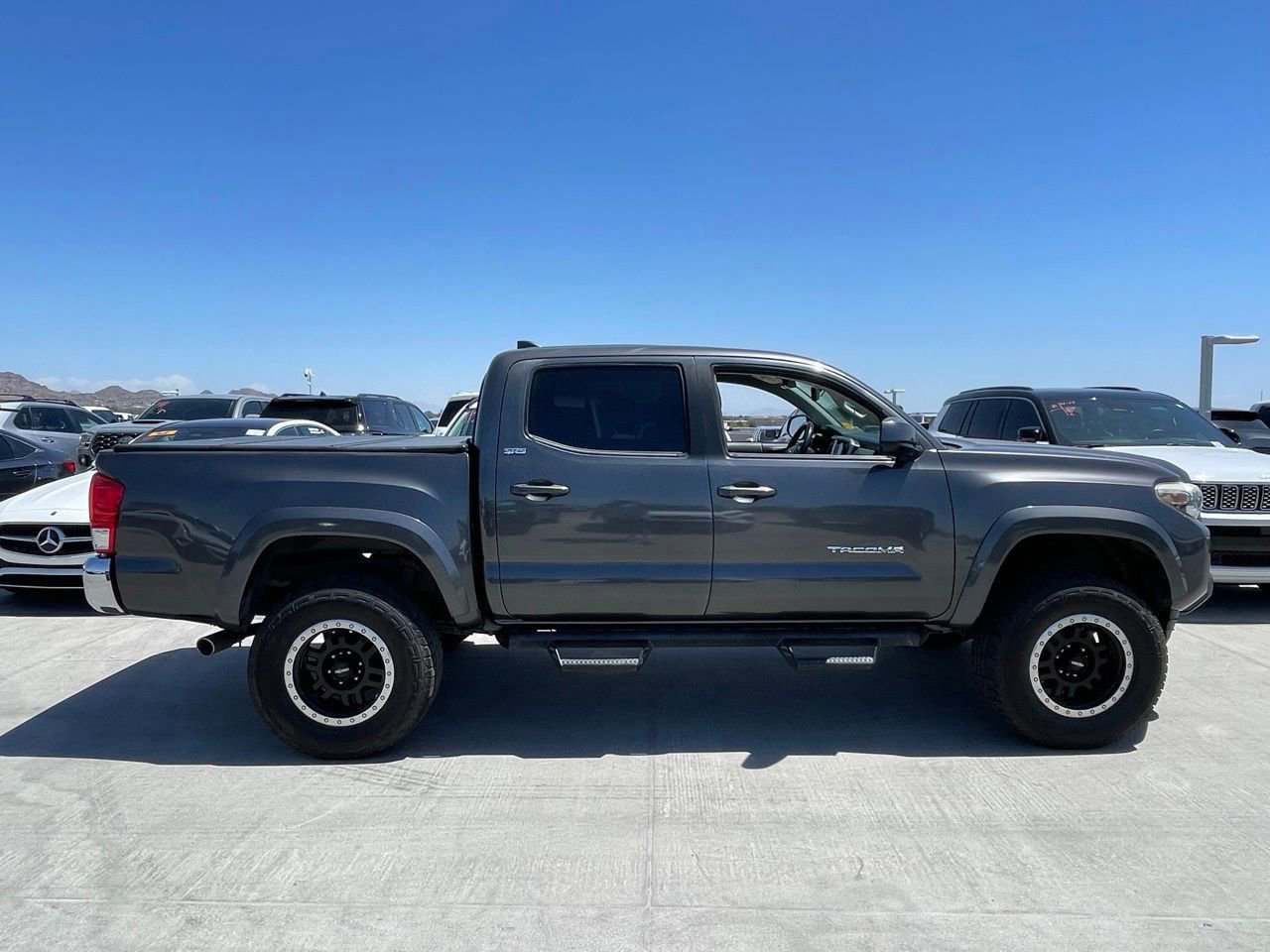 Used 2017 Toyota Tacoma SR5 w/ Tow Package image 3