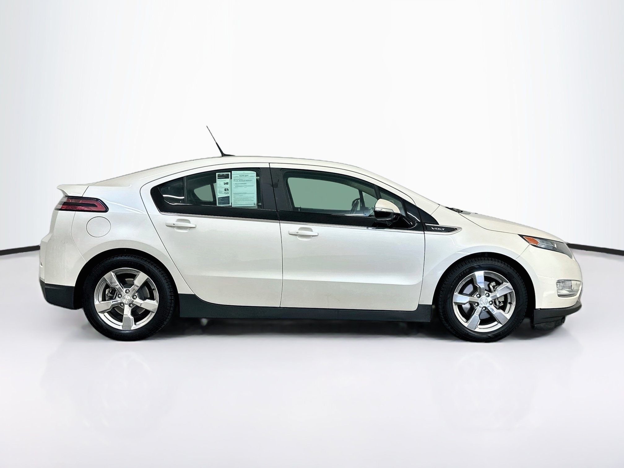 Used 2012 Chevrolet Volt Premium w/ Premium Trim Package FWD image 10