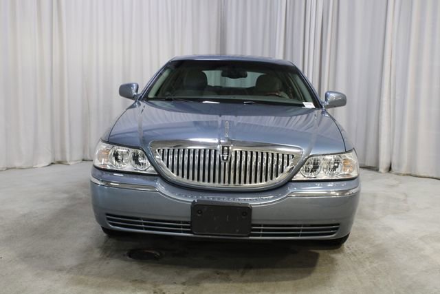 Used 2003 Lincoln Town Car Signature image 32