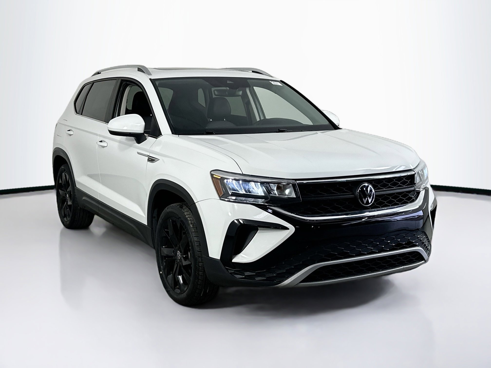 Used 2023 Volkswagen Taos SE image 3