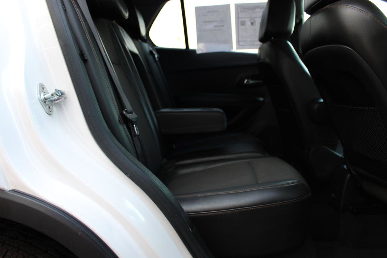 Used 2021 Chevrolet Trax LT w/ LT Convenience Package image 44