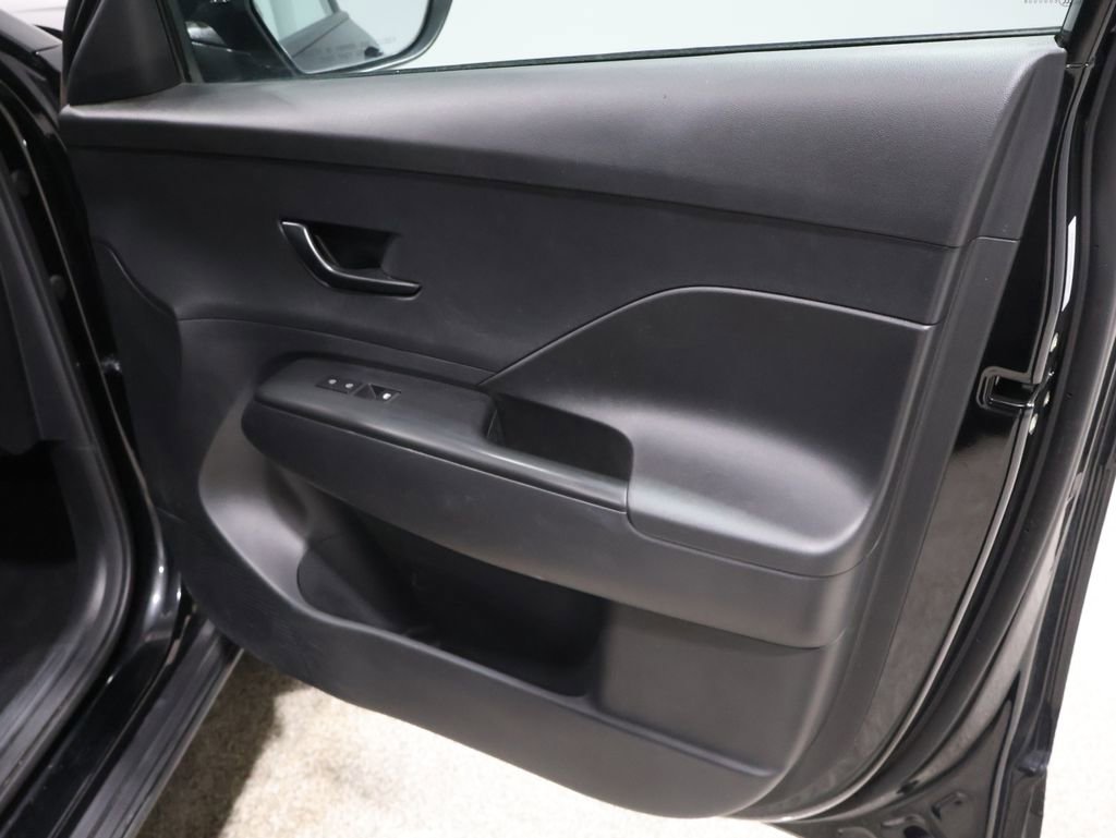 Used 2025 Hyundai Kona SEL image 25