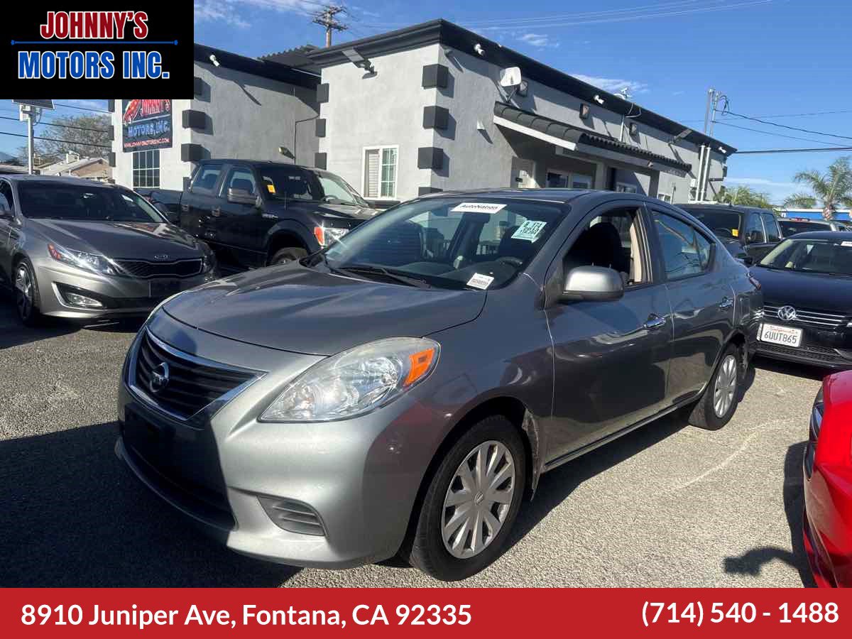 Used 2013 Nissan Versa SV image 1